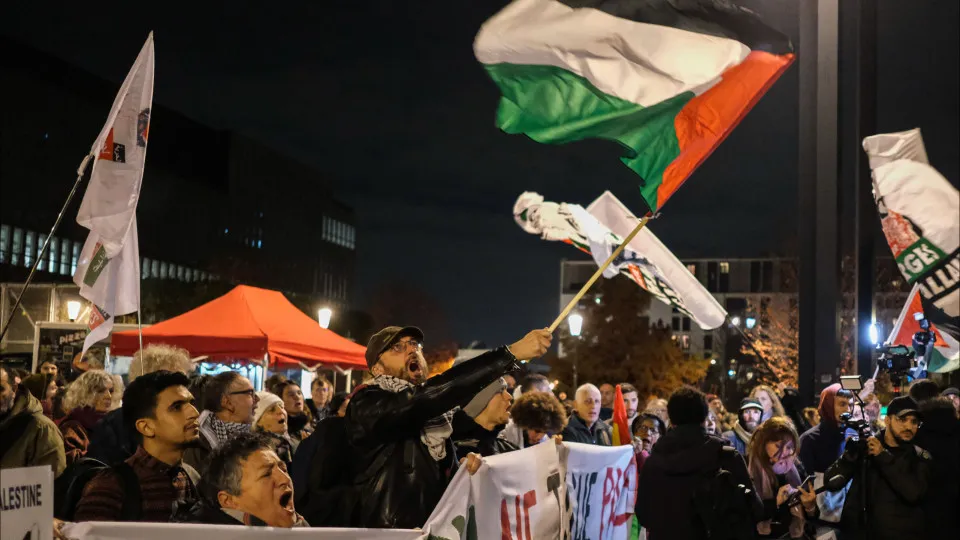 Manifestação em Paris contra o jogo de futebol entre França e Israel