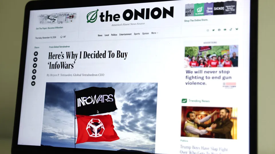 Título humorístico Onion compra Infowars do teórico da conspiração Alex Jones