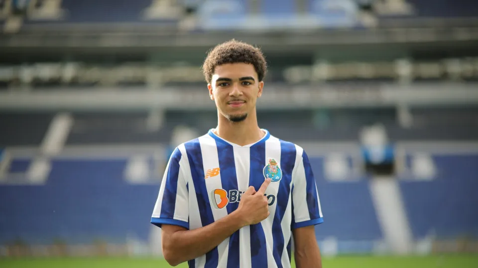 Oficial: FC Porto segura jovem internacional luso que tem Pepe como ídolo