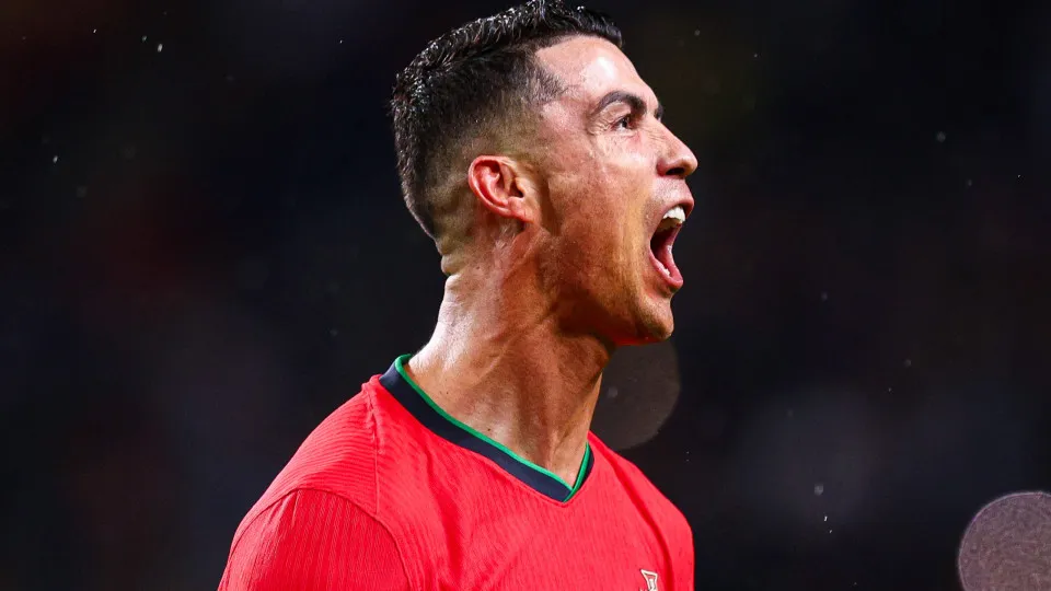 A reação de Cristiano Ronaldo ao 'show' no Portugal-Polónia: "Invictos"