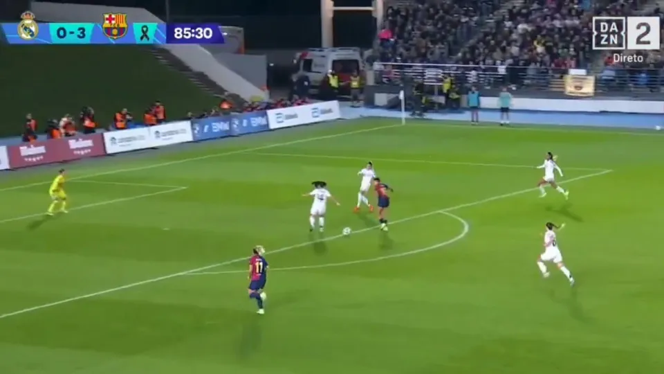 A assistência de Kika Nazareth que selou a goleada do Barcelona ante Real