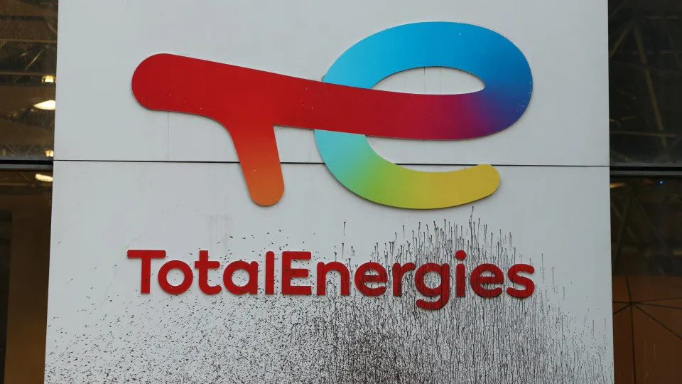 Lucros da TotalEnergies caem 21% para 17.800 milhões em 2024
