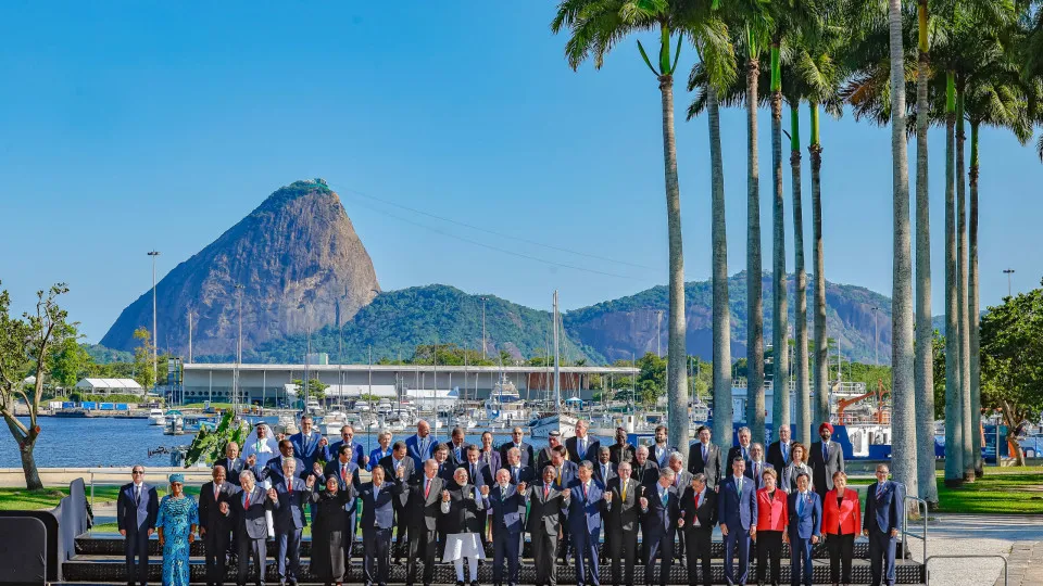 Biden falha última foto de grupo do G20 no Brasil (e não foi o único)