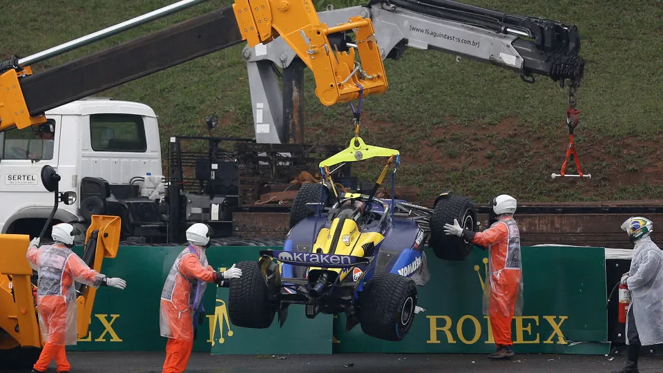 Williams mostra como se reconstrói dois carros numa semana