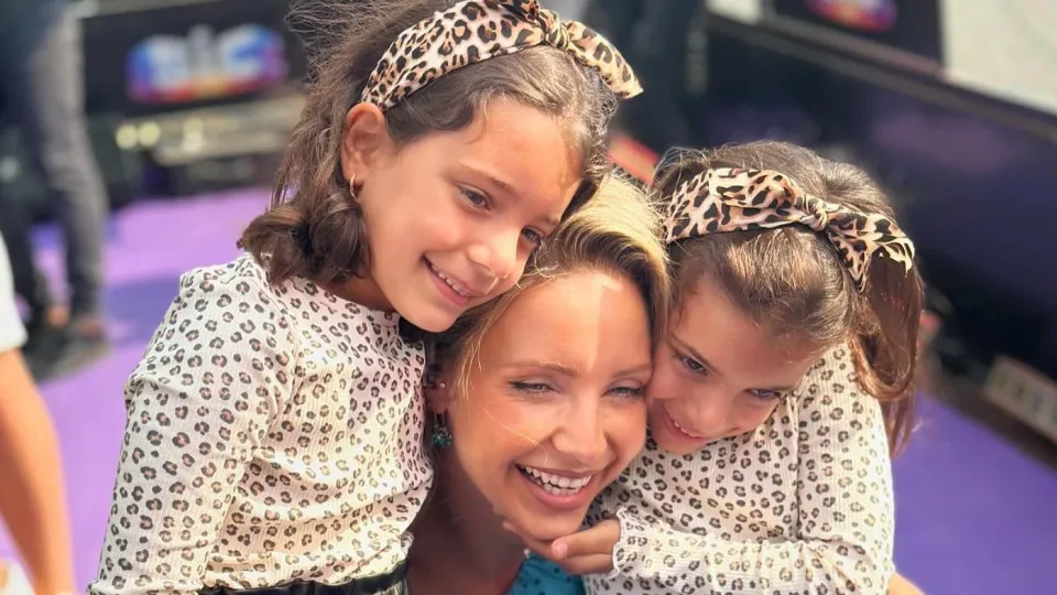 Luciana Abreu com as filhas