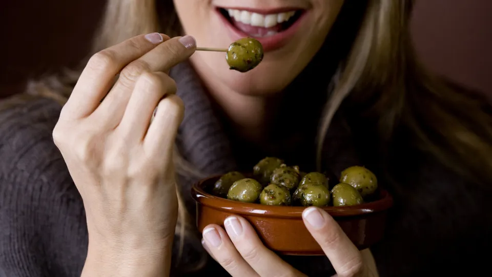 Quer apostar em snacks mais saudáveis? Eis o que deve procurar 