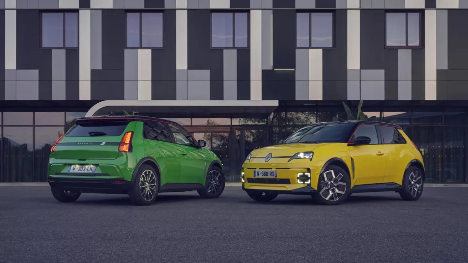 Novo Renault 5 está disponível com um preço mais baixo