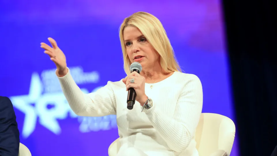 Pam Bondi, Departamento de Justiça EUA, ex-procuradora-geral da Florida 