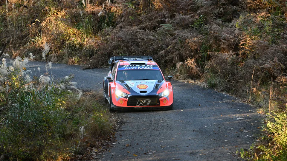 Ott Tänak chega ao último dia do Rali do Japão na liderança