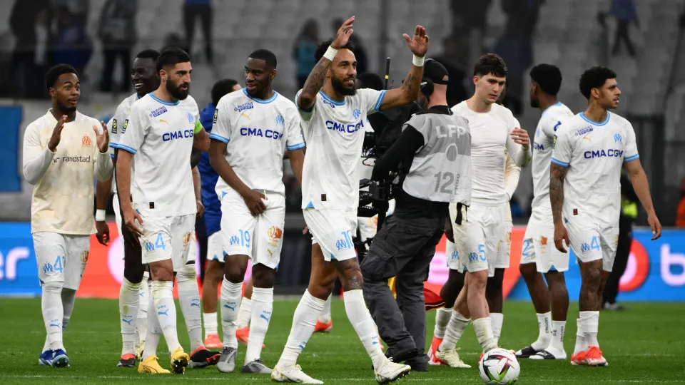 Marseille vence em Lens e mantém diferença para líder PSG e 'vice' Mónaco