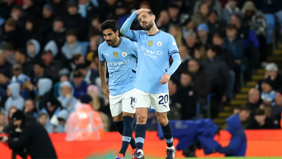 Escândalo de levar mãos à cabeça. Porro ajuda Tottenham a 'vergar' City