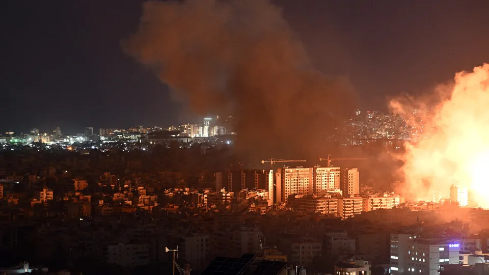 Líbano suspende aulas presenciais na capital devido a ataques israelitas