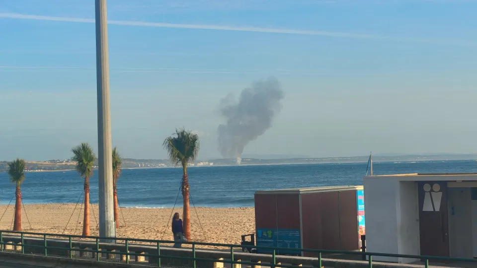 Incêndio causa danos em Parque de Campismo na Costa da Caparica