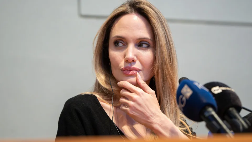 Angelina Jolie revela como 'foge' à solidão (apesar de estar solteira)