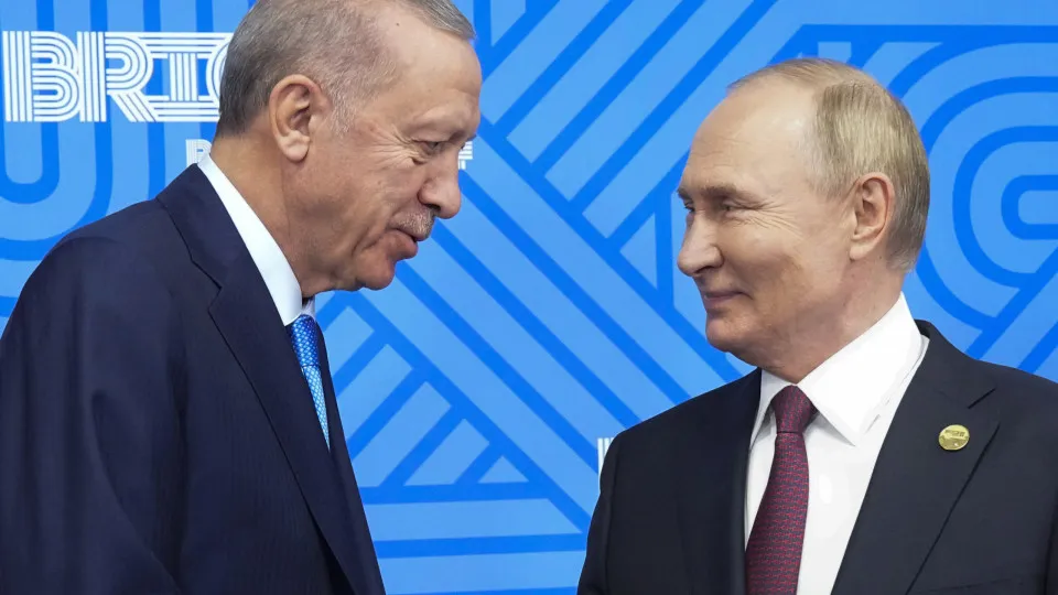 Putin diz a Erdogan que quer fim "rápido" de ofensiva rebelde na Síria