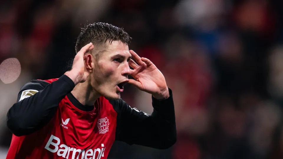21 December 2024, North Rhine-Westphalia, Leverkusen: Soccer: Bundesliga, Bayer Leverkusen - SC Freiburg, Matchday 15, BayArena. Leverkusen's goalscorer Patrik Schick celebrates after scoring to make it 3-1. Photo: Marius Becker/dpa - IMPORTANT NOTE: In a