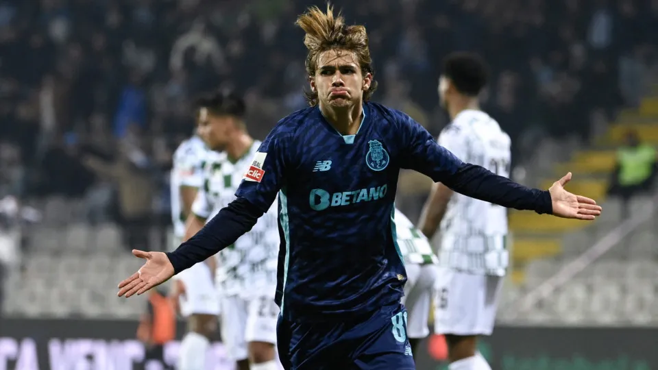 Rodrigo mostra como se faz e FC Porto já 'Mora' na liderança (provisória)