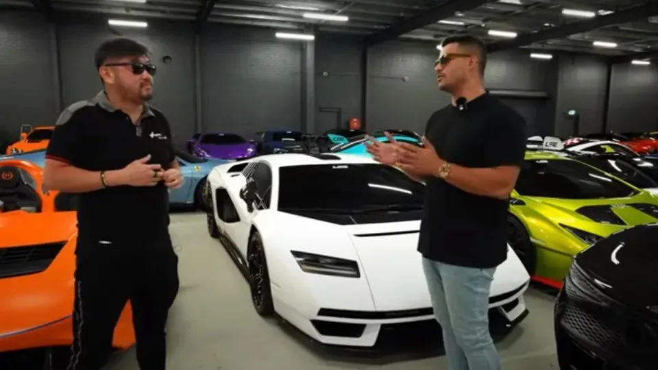 Comprou 120 carros (de luxo) em dois anos. Esta é a sua garagem