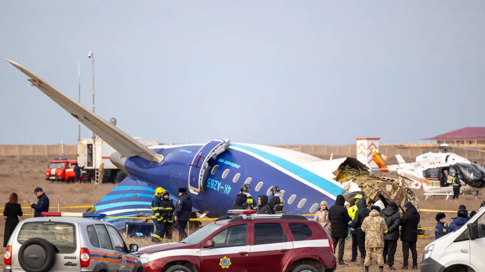 Azerbaijan Airlines suspende voos para sete cidades russas após acidente