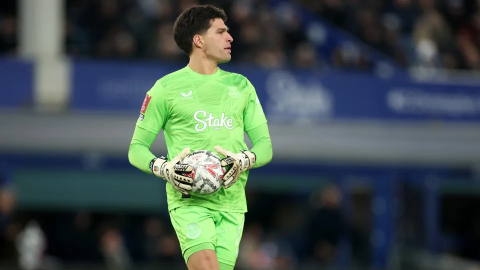 Ex-Sporting avalia opções. João Virgínia pode deixar o Everton no verão