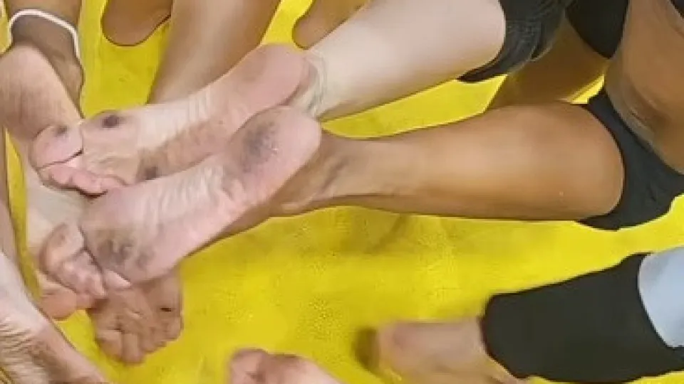Jogadoras de voleibol feminino quiseram jogar descalças. Eis o motivo