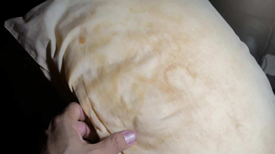 Fronhas encardidas? É de vinagre e bicarbonato de sódio que precisa