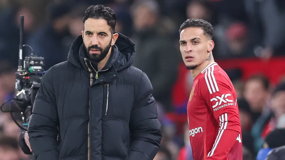 MANCHESTER, ENGLAND - JANUARY 16: Ruben Amorim, head coach of Manchester United, looks on with Antony of Manchester United during the Premier League match between Manchester United FC and Southampton FC at Old Trafford on January 16, 2025 in Manchester, E