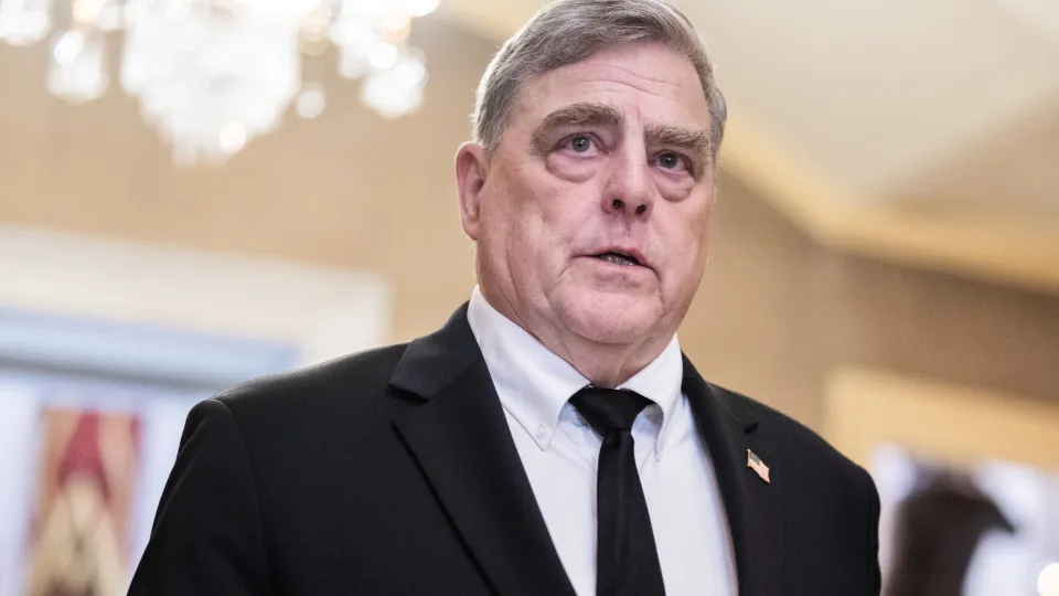 Retrato de antigo oponente de Trump retirado do Pentágono