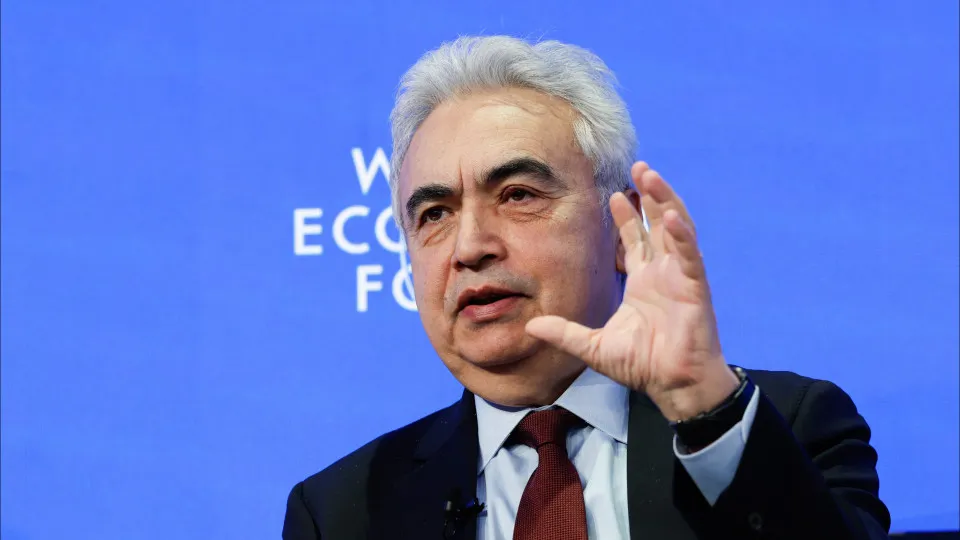 Deterioração da situação em Ormuz aumenta incerteza no mercado do petróleo