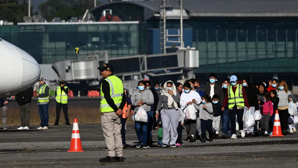 Lewandowski proíbe algemas em brasileiros deportados dos EUA