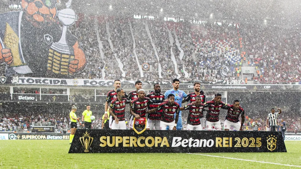 Flamengo bate Botafogo e vence Supertaça do Brasil pela terceira vez