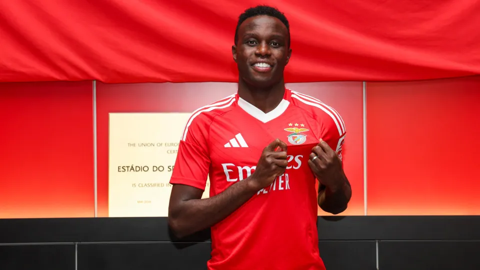 Bruma apresentado na Luz: "É sempre um orgulho representar o Benfica"