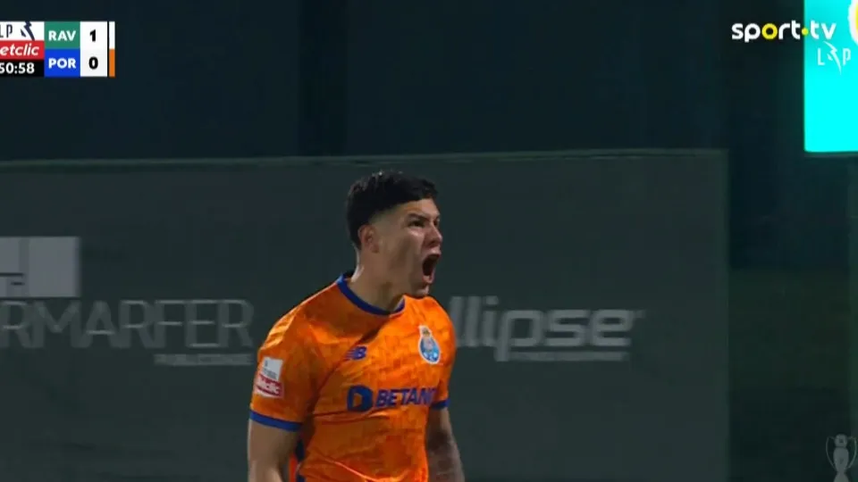 Nehuén Pérez redimiu-se e fez este golo no Rio Ave-FC Porto