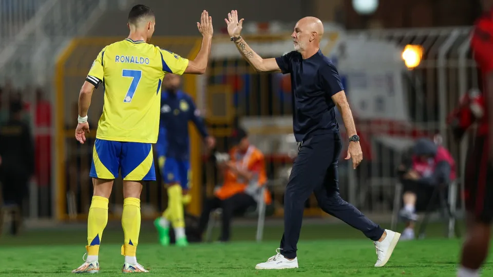 RIYADH, SAUDI ARABIA - NOVEMBER 8: Cristiano Ronaldo of Al Nassr celebrates victory with his coach Stefano Pioli after winning the Saudi Pro League match between Al-Riyadh and Al-Nassr at Prince Faisal Bin Fahad on November 8, 2024 in Riyadh, Saudi Arabia