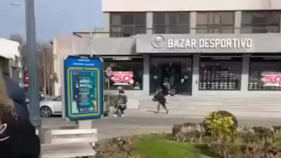 Assaltam em plena luz do dia loja desportiva em Santo Tirso (e há vídeo)