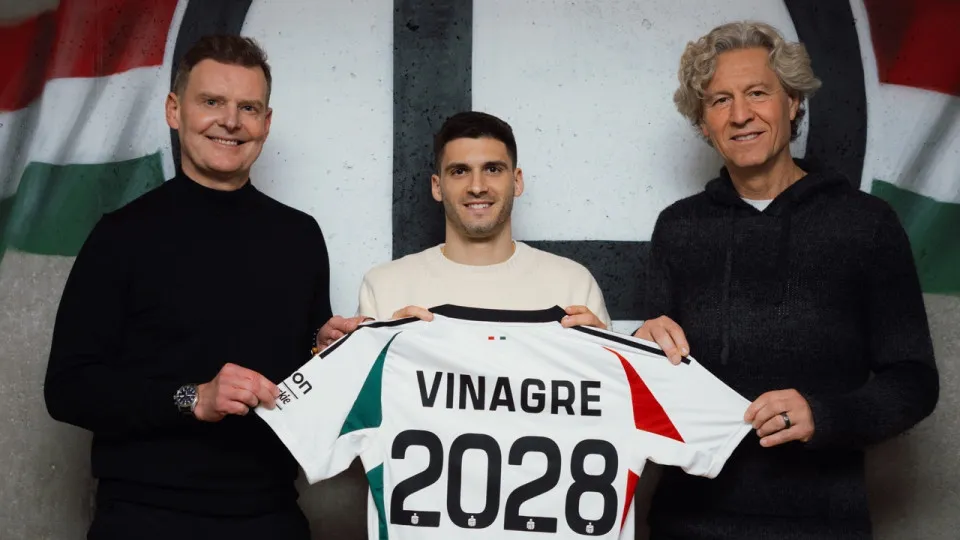 Oficial: Rúben Vinagre deixa Sporting e assina pelo Legia em definitivo