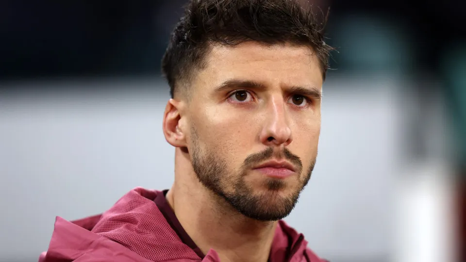 Rúben Dias reconhece vida mais complicada desde que chegou ao City