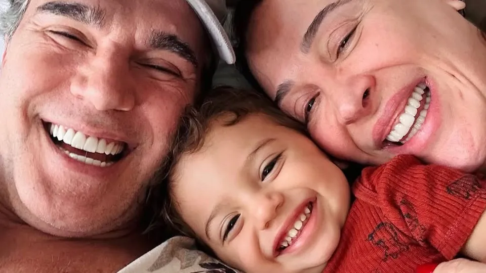 Claudia Raia com o filho Luca e Jarbas Homem de Mello