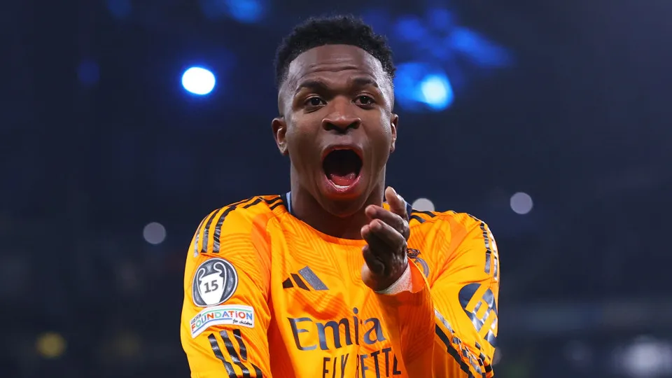 MANCHESTER, ENGLAND - FEBRUARY 11: Vinicius Junior of Real Madrid celebrates after scoring their team's second goal during the UEFA Champions League 2024/25 League Knockout Play-off first leg match between Manchester City and Real Madrid C.F. at Mancheste