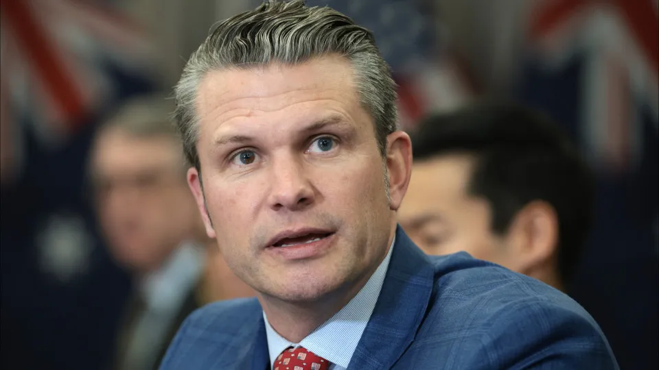 Pete Hegseth diz que Presidente venezuelano tem "muitas decisões a tomar"