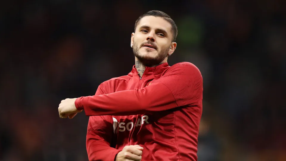 ISTANBUL, TURKEY - NOVEMBER 07: Mauro Icardi of Galatasaray warms up prior to the UEFA Europa League 2024/25 League Phase MD4 match between Galatasaray A.S. and Tottenham Hotspur at Ali Sami Yen Spor Kompleksi on November 07, 2024 in Istanbul, Turkey. (Ph