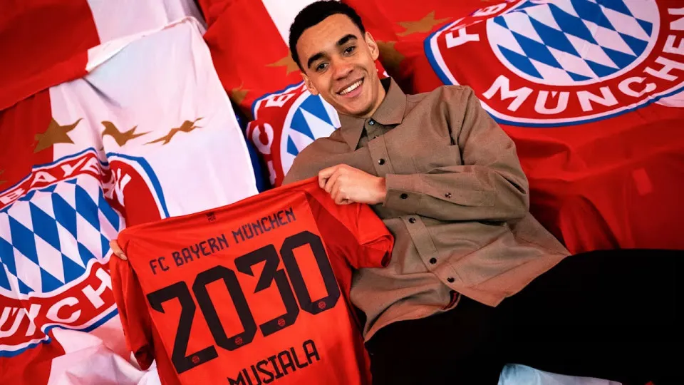 Oficial: Bayern Munique renova com pérola