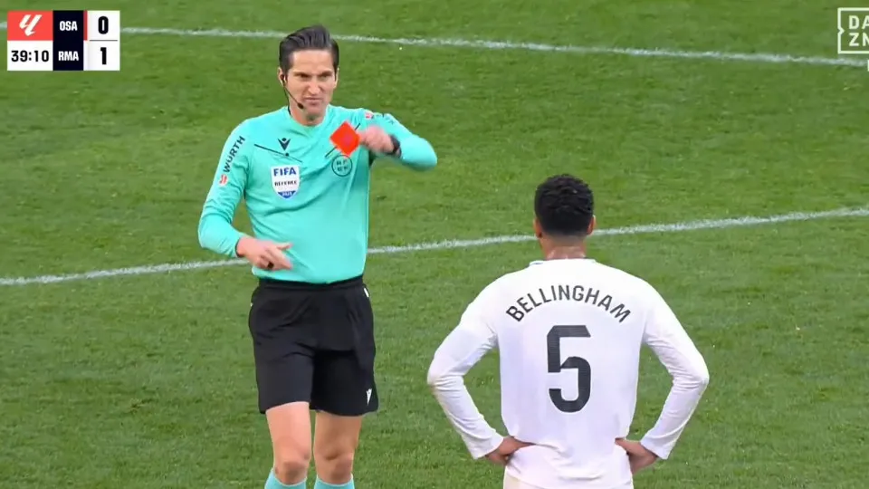 Jude Bellingham disse o que não devia ao árbitro e viu um vermelho direto