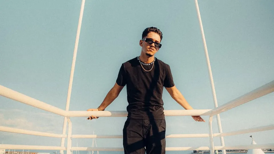 Hip hop influenciado por fado e trap? Eis o 1.º álbum de SHINY