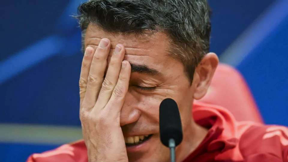 Benfica's coach Bruno Lage reacts during a press conference at Benfica Campus training ground in Seixal, outskirts of Lisbon, on February 17, 2025 on the eve of their UEFA Champions League football match against AS Monaco FC. (Photo by PATRICIA DE MELO MO
