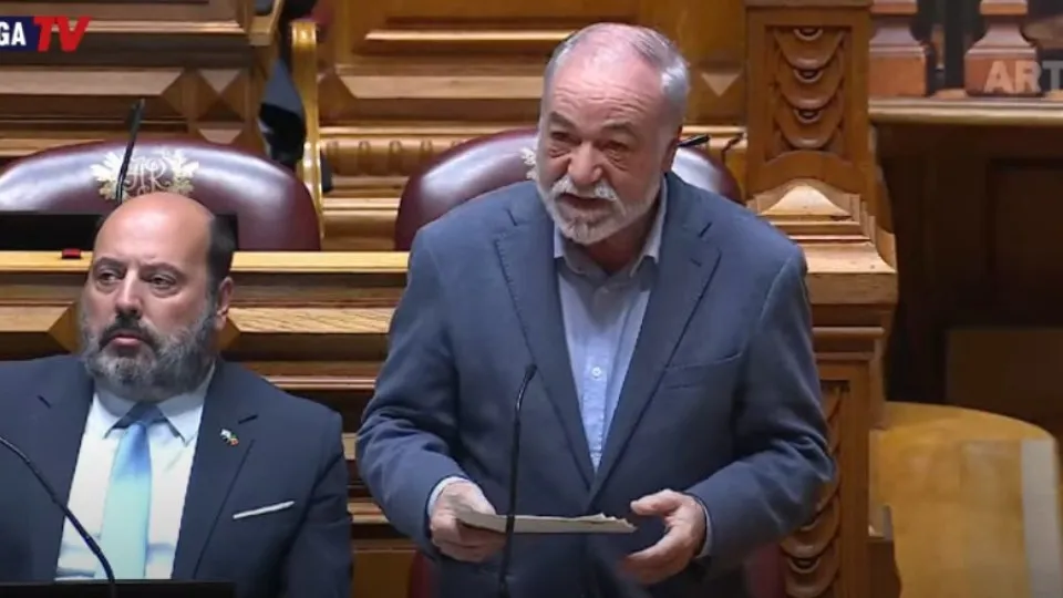 Parlamento aprova levantamento de imunidade de deputado do Chega