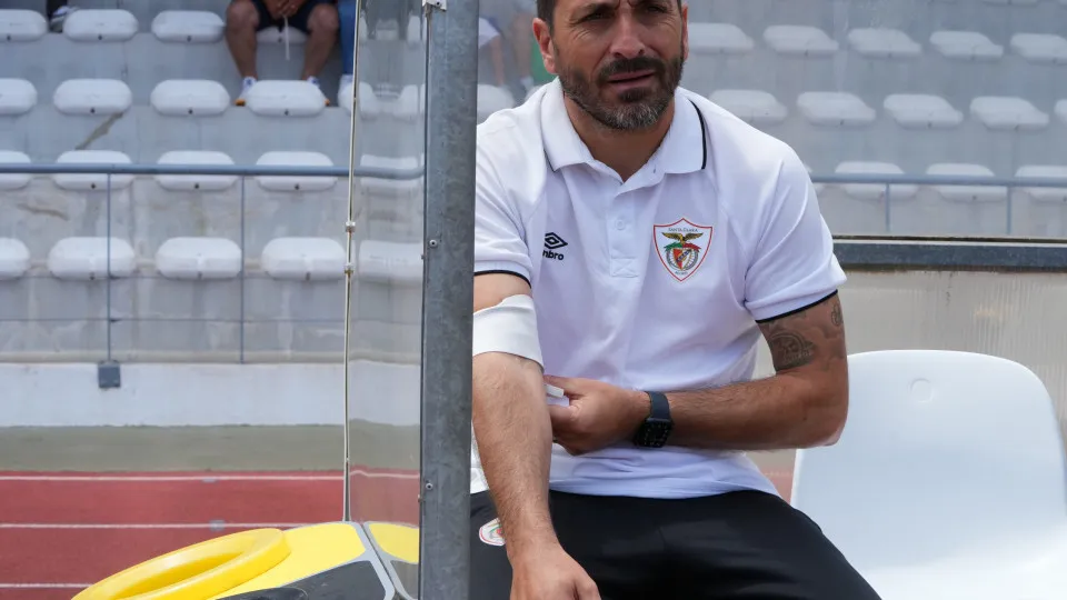 MAFRA, PORTUGAL - MAY 12:  Head Coach Vasco Matos of CD Santa Clara before the start of the Liga Portugal 2 match between CD Mafra and CD Santa Clara at Estadio do Parque Desportivo Municipal de Mafra on May 12, 2024 in Mafra, Portugal.  (Photo by Gualter