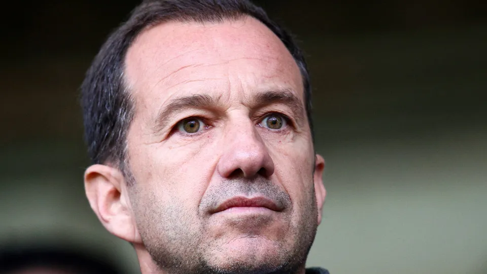 VILA DAS AVES, PORTUGAL - FEBRUARY 23: Frederico Varandas, President of Sporting Clube de Portugal, reacts prior to the Liga Betclic match between AVS and Sporting Clube de Portugal at Estadio do Clube Desportivo das Aves on February 23, 2025 in Vila das 