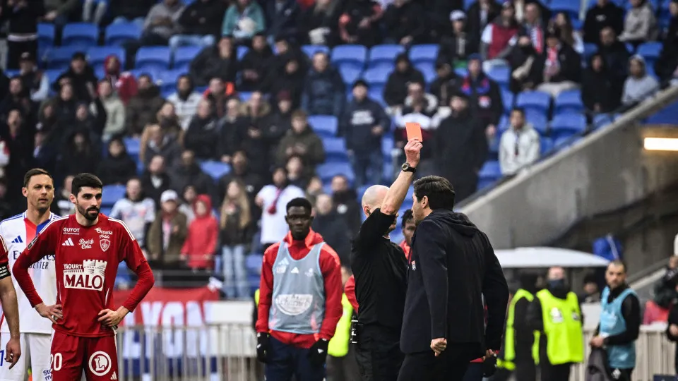Lyon com mão pesada para Paulo Fonseca. Clube castiga treinador português
