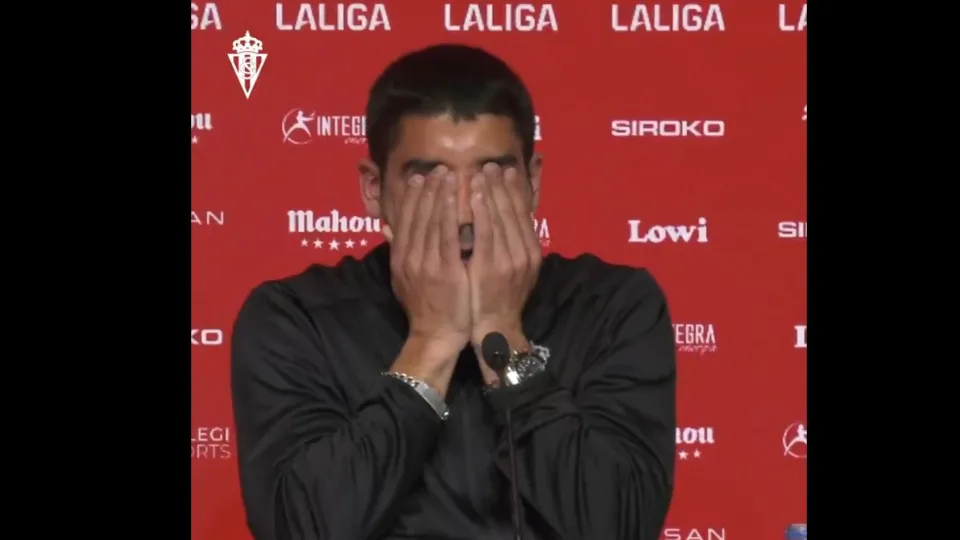 Lavado em lágrimas, ex-FC Porto anuncia final de carreira